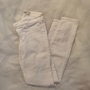 NWOT White Hollister skinny jeans, size 1R